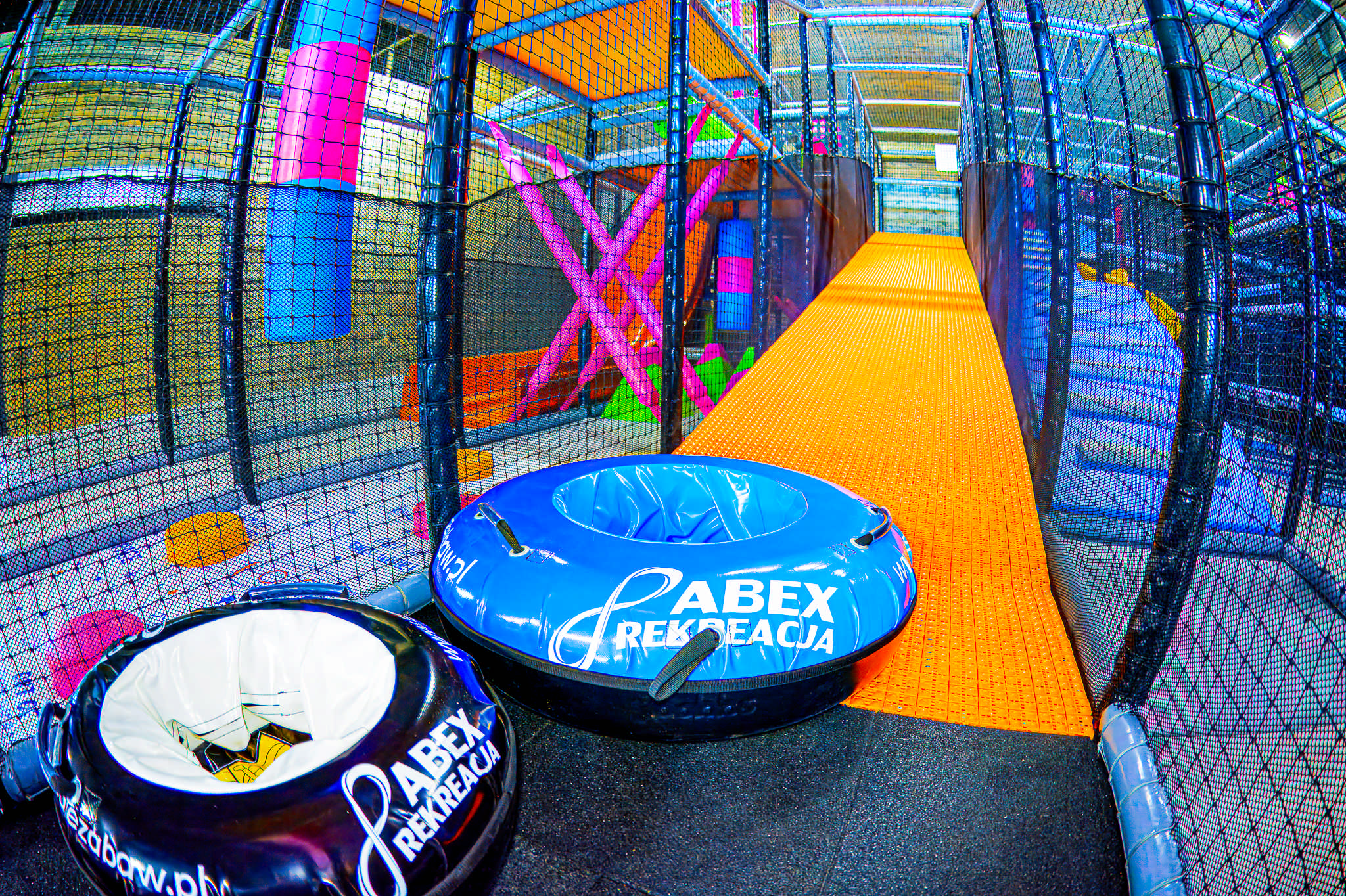 Promenades en toboggan et en ponton